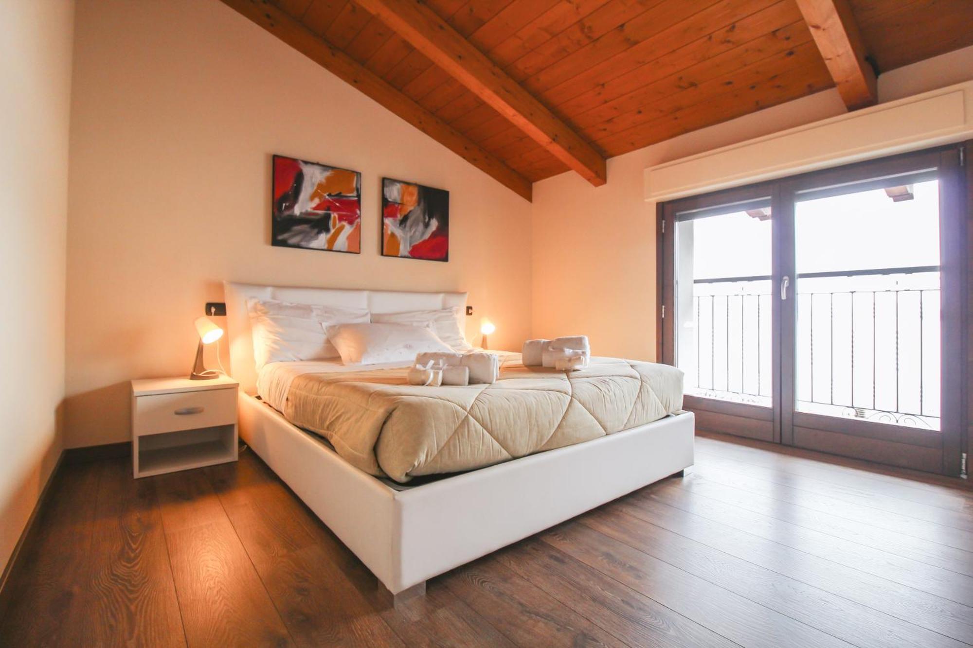 Appartamento Al Porto Pianello Del Lario Exteriör bild